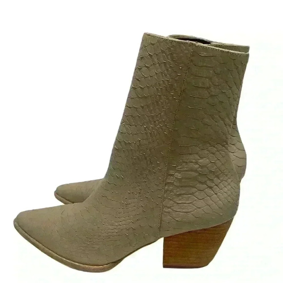 Matisse Caty Women’s Ivory Snake Embossed Leather AnkleSide Zip Pointed Toe 10 M - Picture 4 of 11